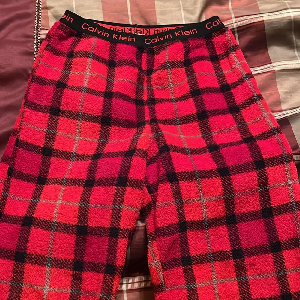 Calvin Klein soft comfy size 7 - 8 fleece pajama PJ sleep pants red black EUC